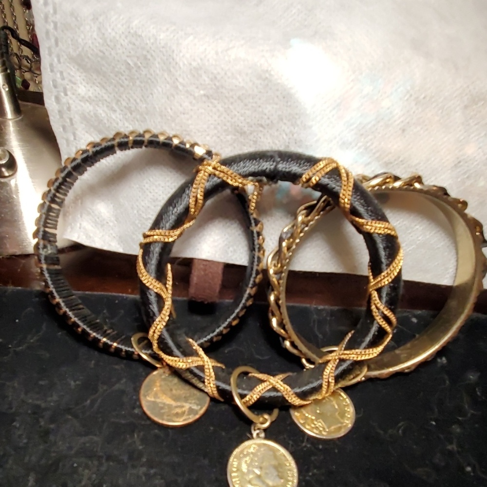Bangle bracelets - Picture 2 of 2